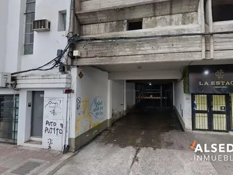 Cochera en  San Luis al 900 - Apta para camioneta