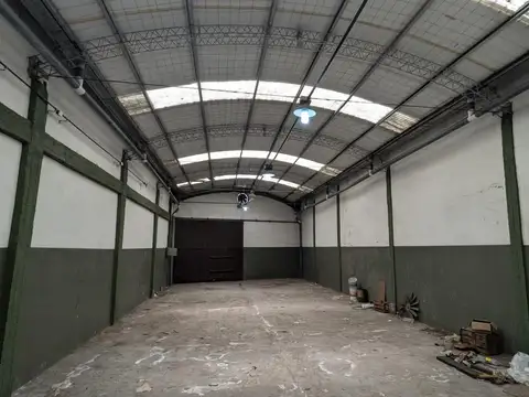 Galpón industrial 560M2 salida a dos calles Gral Paz 1557