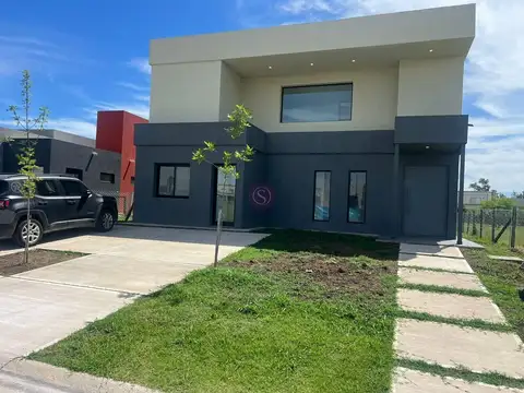 Casa  en Venta en Santa Lucia, Pilar del Este, Pilar