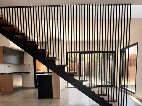 Casa 5 ambientes con 2 baños