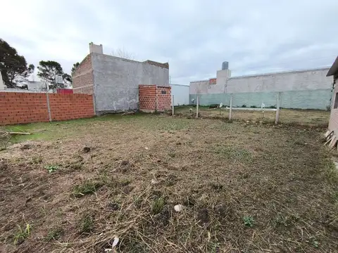 Casa 2 dormitorios con garage y patio, San Benito