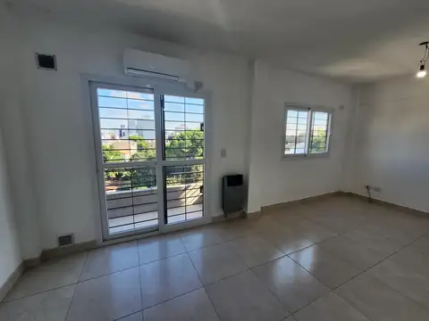 Monoambiente con balcón