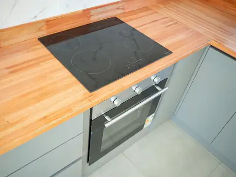 Casa de 2 dorm con cochera, jardín y pileta en Fisherton