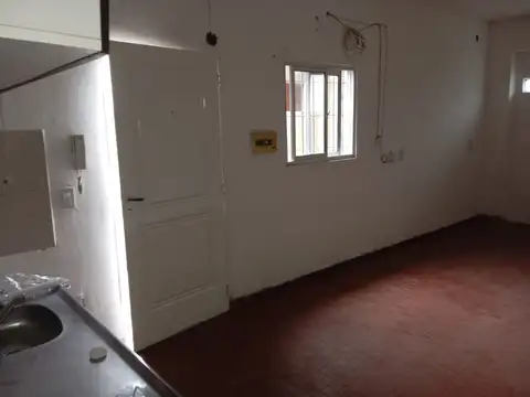 Depto Tipo Casa en Alquiler en Caseros, $ 300.000