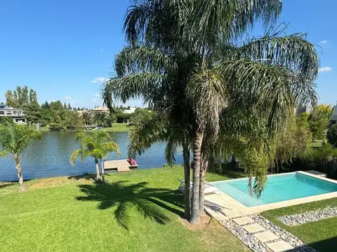 Casa en Alquiler Temporal con 4 cocheras