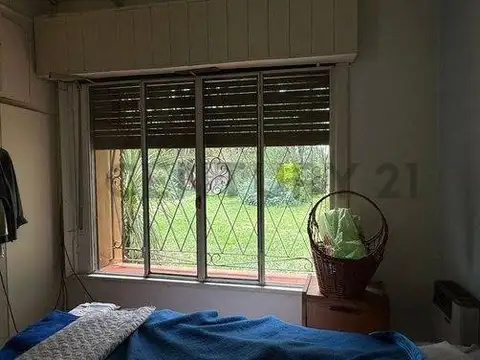 Casa 5 ambientes con 2 baños