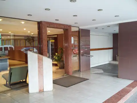 Amplio dos ambientes al frente, amplio balcon  con baulera dentro del departamento.50m2 aprox