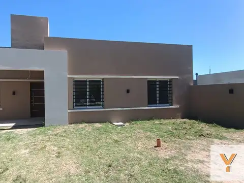 Casa en venta - 2 Dormitorios 1 Baño - Cochera - 336Mts2 - Luján