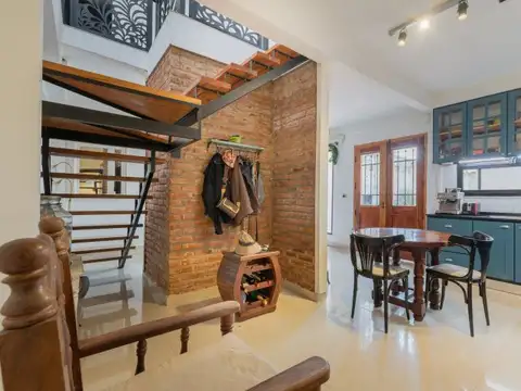 Casa 6 ambientes con 7 baños