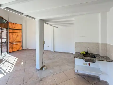 Local en Alquiler en República De La Sexta, $ 450.000