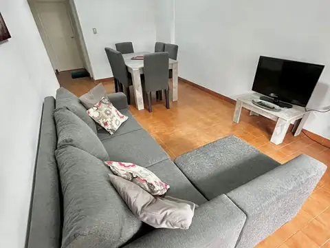 11 de septiembre 2800, Piso 1