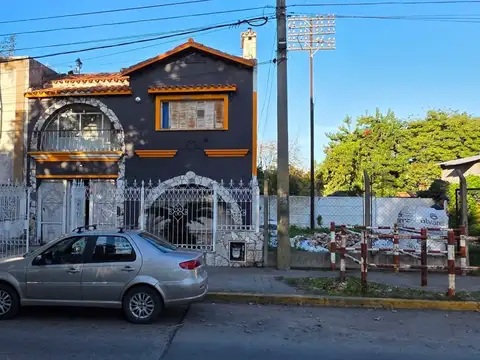 VENTA CASA 3 DORMITORIOS BV. OROÑO 2745