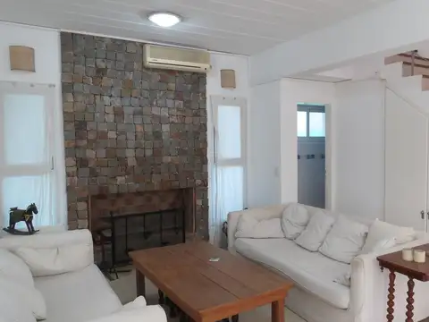 Casa en oportunidad para refaccionar, casi precio lote