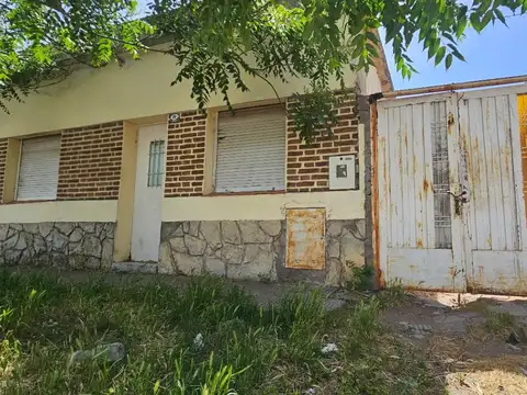 Casa en venta c/ cochera en Punta Alta