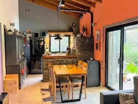 Casa 4 ambientes con 2 baños