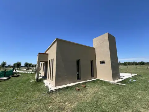 OPORTUNIDAD VENTA CASA CARDALES 4 AMBIENTES A TERMINAR B° CALANDRIAS
