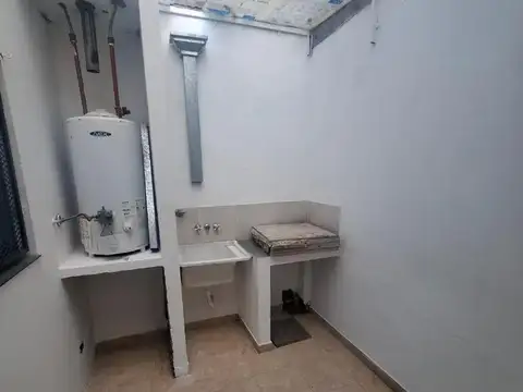 Departamento 2 ambientes por escalera sin expensas