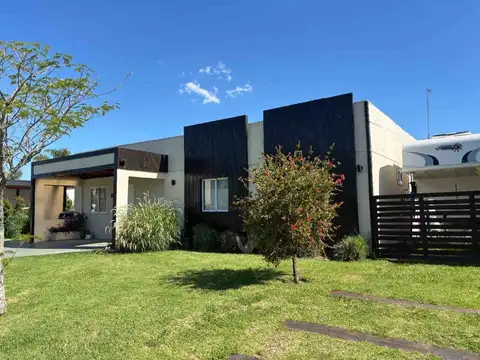 VENTA CASA 4 AMBIENTES EN BARRIO SANTA ISABEL