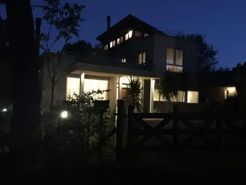 Casa 5 ambientes con 4 baños