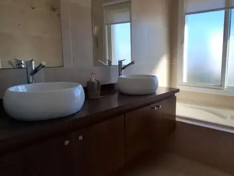 Casa Venta Barrio Vistas, Puertos del Lago Escobar.  3 Dormitorios, Escritorio, Pileta. GBA Norte