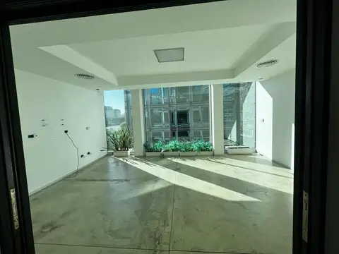 Oficina en Alquiler con 2 cocheras