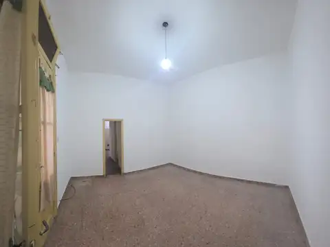Casa 7 ambientes con 2 baños