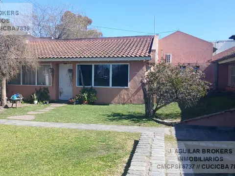Casa en Venta con 2 cocheras
