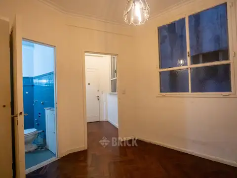 URUGUAY AL 1300 - IMPECABLE BAÑO COMPLETO
