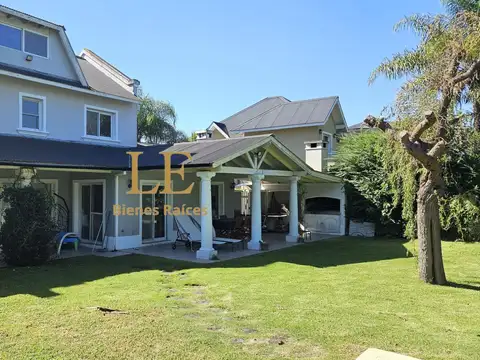 Casa en Alquiler con 6 cocheras