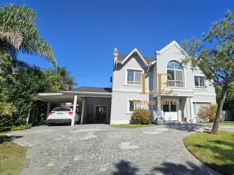 Casa 4 ambientes con 3 baños