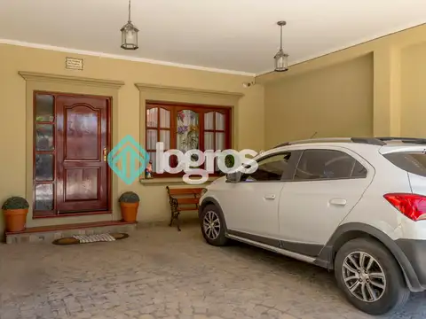 Casa 5 ambientes con 3 baños