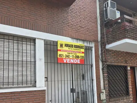 RETASADO EXCELENTE OPORTUNIDAD DE INVERSION EDIFICACIÓN EN 2 PLANTAS 5 AMBIENTES TERRAZA CON PARRILLA