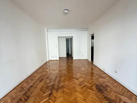 Mt Alvear y Pueyrredon - 3 Ambientes C Dependecia - Contra Frente - 80 m²