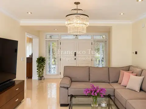 Casa en Venta con 5 cocheras