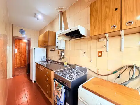 TRES AMBIENTES CON BALCON Y DOS BAÑOS EN VENTA EN BARRIO PIEDRABUENA