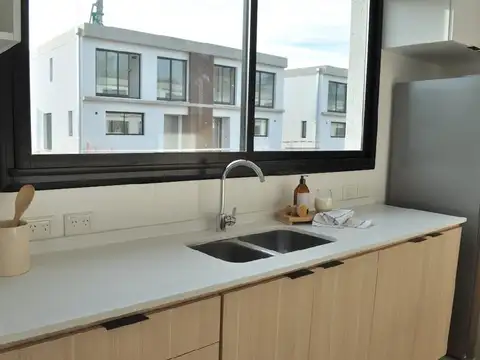Casa 4 ambientes con 2 baños