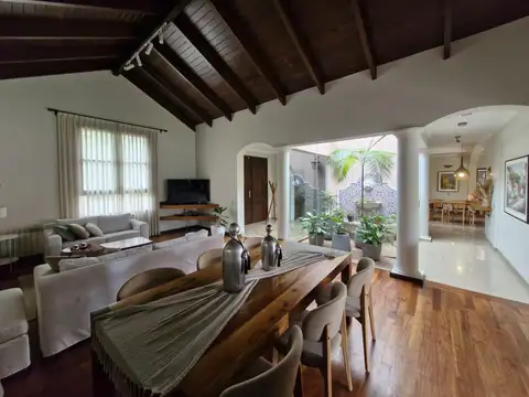 ¡Venta! Increíble Casa en Cerro De Las Rosas - Toda en una planta - ¡Con Escritura!
