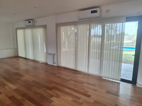 Casa en Alquiler con 2 cocheras