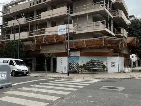 VILLA LURO. G. NACIONAL 200. SEMIPISOS 4 AMBIENTES FRENTE BALCON Y COCHERA.
