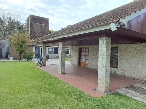 Casa en Venta con 4 cocheras