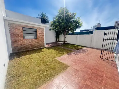 Casa en venta de 3 ambientes en Quilmes Oeste. *Retasada*