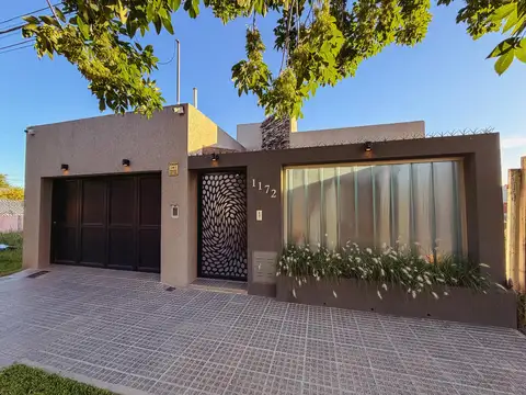 Amplia propiedad con quincho y pileta - USD 105.000