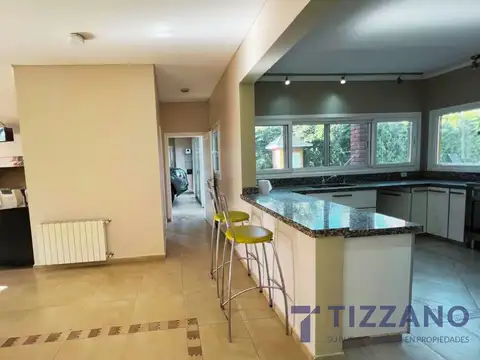 Casa 4 ambientes con 3 baños
