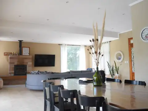 Casa 4 ambientes con 3 baños