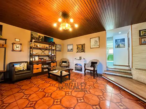 Casa 5 ambientes con 3 baños