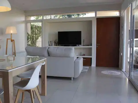 SE VENDE CASA EN BARRIO MARTELOSSI