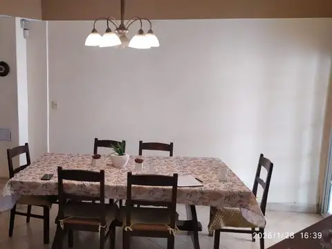 Casa 6 ambientes con 2 baños