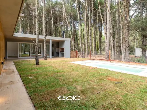 Casa 4 ambientes con 2 baños