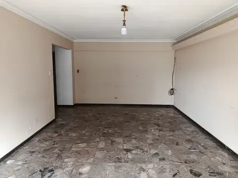 Espectacular Departamento Al Frente con Balcón Corrido en Av Corrientes