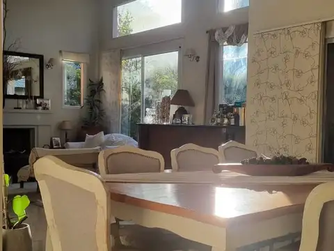 Casa 4 ambientes con 4 baños